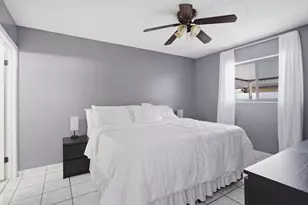 5465 W 27th Ln, Hialeah, FL 33016 - Photo 13