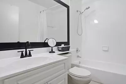 5465 W 27th Lane, Hialeah, FL 33016 - Photo 15