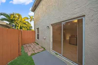 5789 Woodland Point Drive, Tamarac, FL 33319 - Photo 19