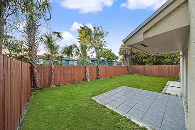 5789 Woodland Point Drive, Tamarac, FL 33319 - Photo 15