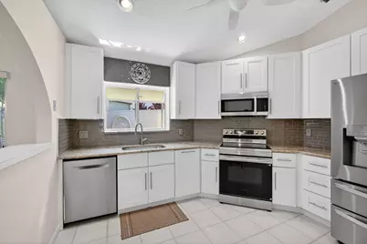 283 Canterbury Drive W, Palm Beach Gardens, FL 33418 - Photo 17