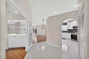 283 Canterbury Dr W, Palm Beach Gardens, FL 33418 - Photo 9