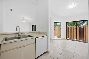 131 Springdale Cir, Palm Springs, FL 33461 - Photo 7