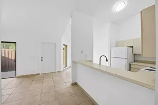 131 Springdale Cir, Palm Springs, FL 33461 - Photo 9