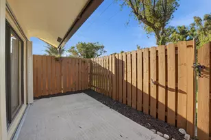 131 Springdale Cir, Palm Springs, FL 33461 - Photo 17