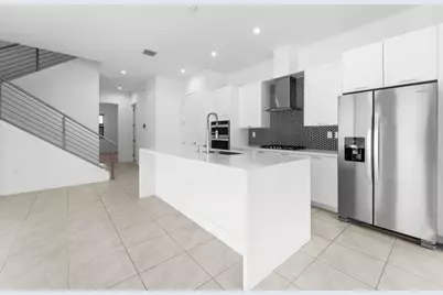 8173 NW 42nd Street, Doral, FL 33166 - Photo 9