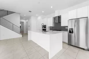 8173 NW 42nd St, Doral, FL 33166 - Photo 9