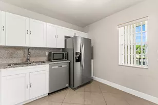 130 Lake Meryl Dr, West Palm Beach, FL 33411 - Photo 9