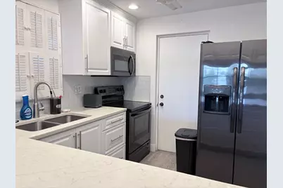 2316 S Cypress Bend Drive #318, Pompano Beach, FL 33069 - Photo 5