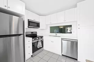 5570 Lakeside Dr, Margate, FL 33063 - Photo 5