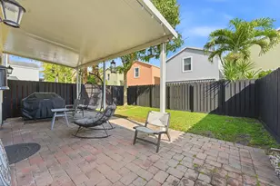 3221 John's Pl, Palm Springs, FL 33461 - Photo 25