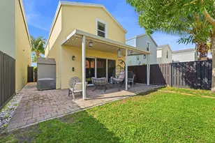 3221 John's Pl, Palm Springs, FL 33461 - Photo 29