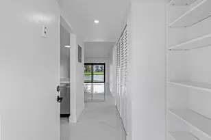 510 W Park Dr, Miami, FL 33172 - Photo 23