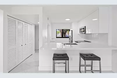 510 W Park Drive, Miami, FL 33172 - Photo 17