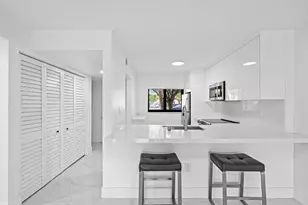 510 W Park Dr, Miami, FL 33172 - Photo 17