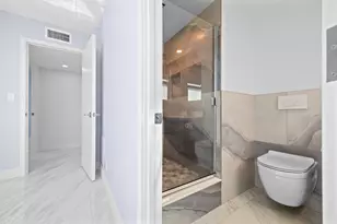 137 Golden Isles Dr, Hallandale Beach, FL 33009 - Photo 23