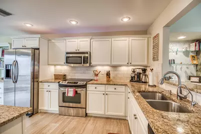 18 Edinburgh Drive, Palm Beach Gardens, FL 33418 - Photo 13