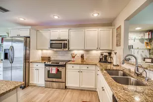 18 Edinburgh Dr, Palm Beach Gardens, FL 33418 - Photo 13