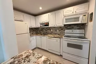 400 SE 10th St, Deerfield Beach, FL 33441 - Photo 3