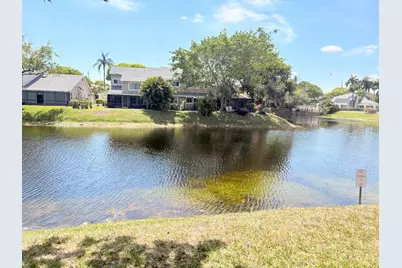 2052 E Discovery Cir Circle E, Deerfield Beach, FL 33442 - Photo 23