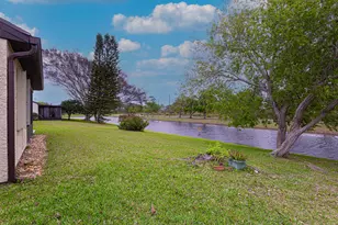 2344 SE Breckenridge Cir, Port Saint Lucie, FL 34952 - Photo 37