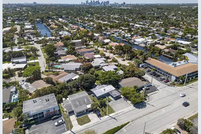 1908 NE 26th Street, Wilton Manors, FL 33305 - Photo 13