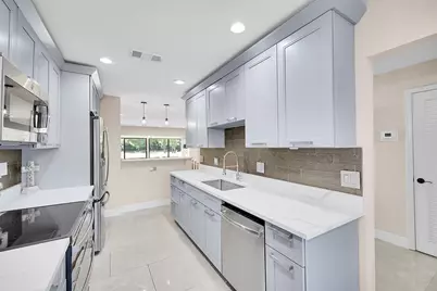 21207 Lago Circle, Boca Raton, FL 33433 - Photo 9