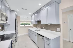 21207 Lago Cir, Boca Raton, FL 33433 - Photo 9