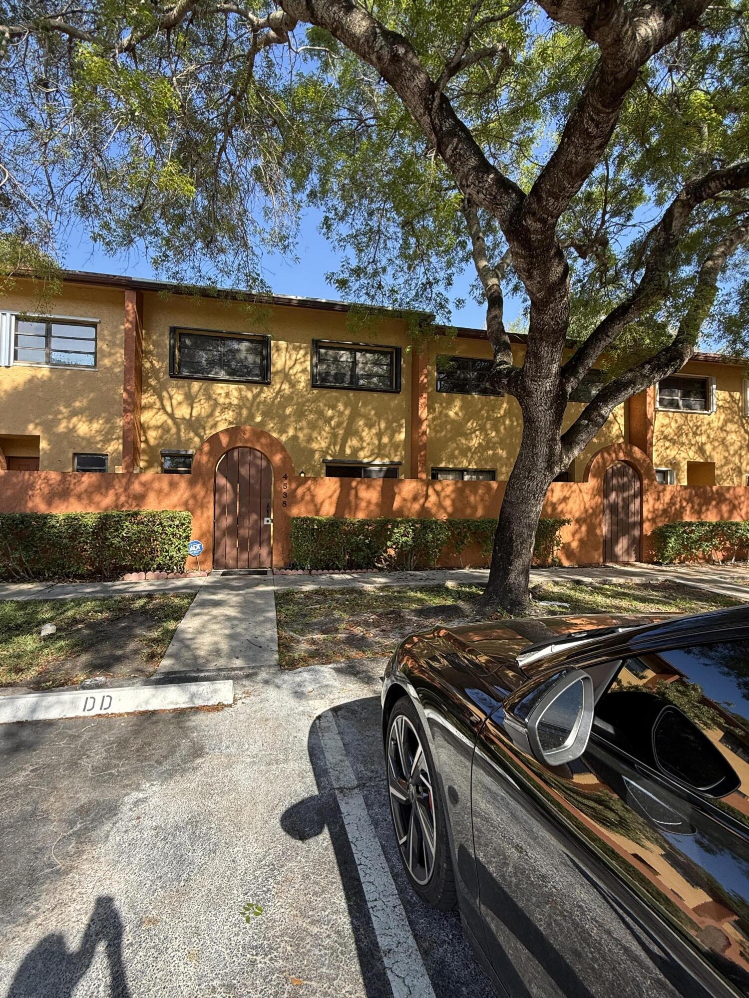4538 NW 90th Ave - 4538 NW 90th Ave, Sunrise, FL 33351 Luxury Property | Jose Angel Pina