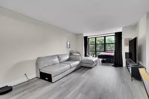 1000 Parkview Dr, Hallandale Beach, FL 33009 - Photo 21