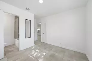 629 NE 36th St, Oakland Park, FL 33334 - Photo 17