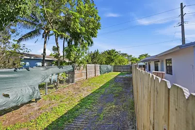 629 NE 36th Street, Oakland Park, FL 33334 - Photo 21