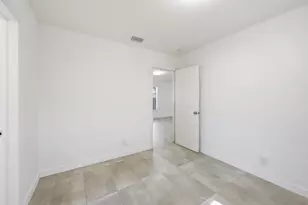 629 NE 36th St, Oakland Park, FL 33334 - Photo 7