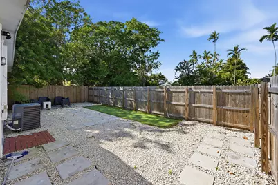 629 NE 36th Street, Oakland Park, FL 33334 - Photo 17