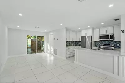 8719 40th Terrace N, Palm Beach Gardens, FL 33410 - Photo 5