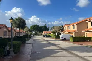 8597 Jade Dr, Tamarac, FL 33321 - Photo 7