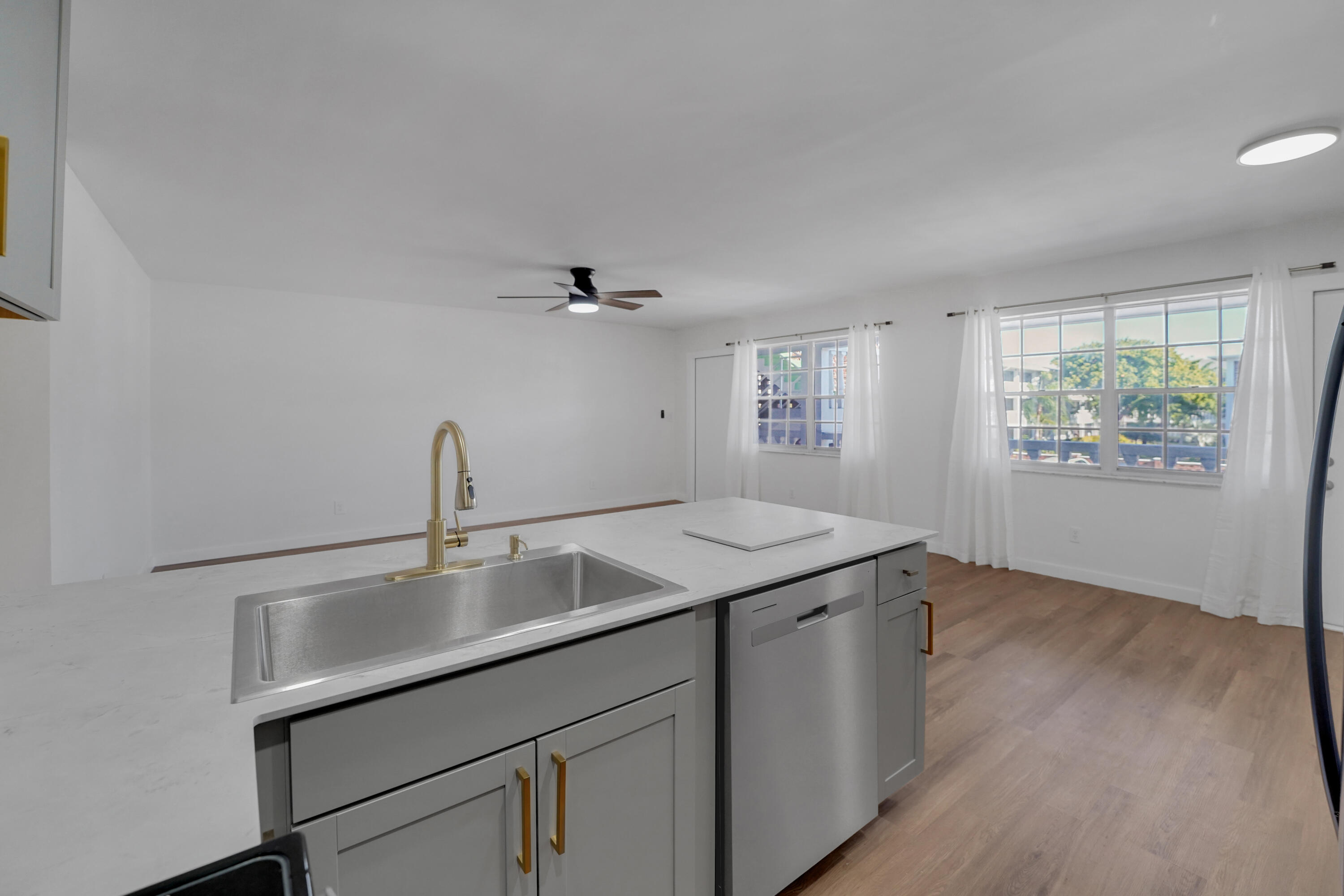 5203 NE 24th Terrace #B207 main architectural view