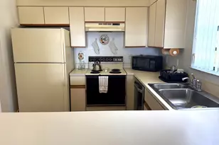 302 Liberty Ct, Deerfield Beach, FL 33442 - Photo 5