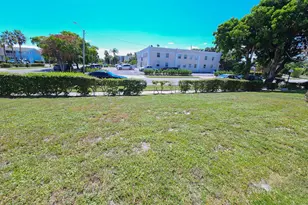 1501 Crescent Cir, Lake Park, FL 33403 - Photo 9