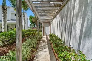 12598 Westhampton Cir, Wellington, FL 33414 - Photo 29