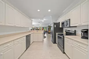 12598 Westhampton Cir, Wellington, FL 33414 - Photo 7