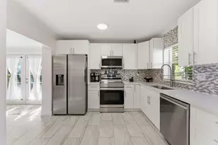 2428 NW 98th Ln, Coral Springs, FL 33065 - Photo 5