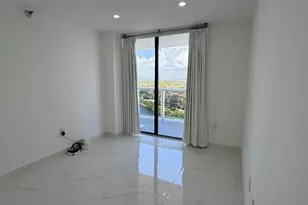 20515 E Country Club Dr, Miami, FL 33180 - Photo 25