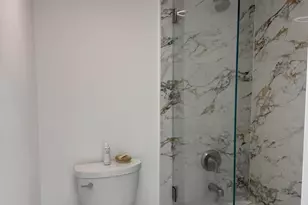 20515 E Country Club Dr, Miami, FL 33180 - Photo 21