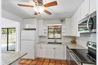 1007 Raintree Lane, Palm Beach Gardens, FL 33410 - Photo 19