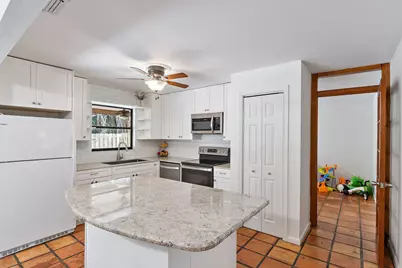 1007 Raintree Lane, Palm Beach Gardens, FL 33410 - Photo 17