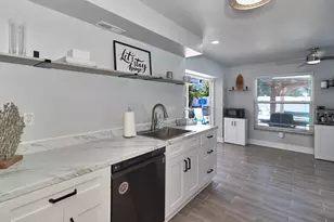 2376 Armour Dr, Dunedin, FL 34698 - Photo 23