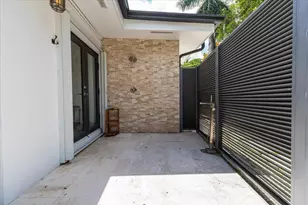 20100 NE 20th Ct, Miami, FL 33179 - Photo 25