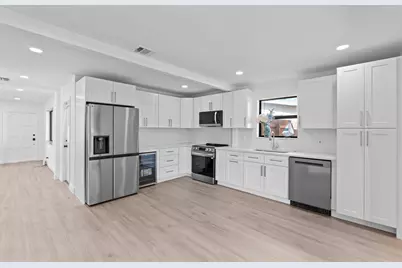 699 NE 40th Street, Oakland Park, FL 33334 - Photo 15