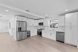 699 NE 40th St, Oakland Park, FL 33334 - Photo 15